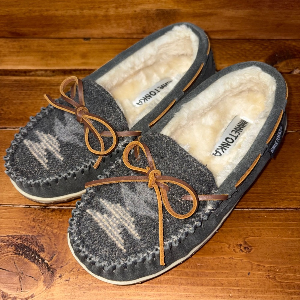 Minnetonka Moccasin Slippers Womens 5M Grey Aztec Pattern Faux Fur Lined 40155